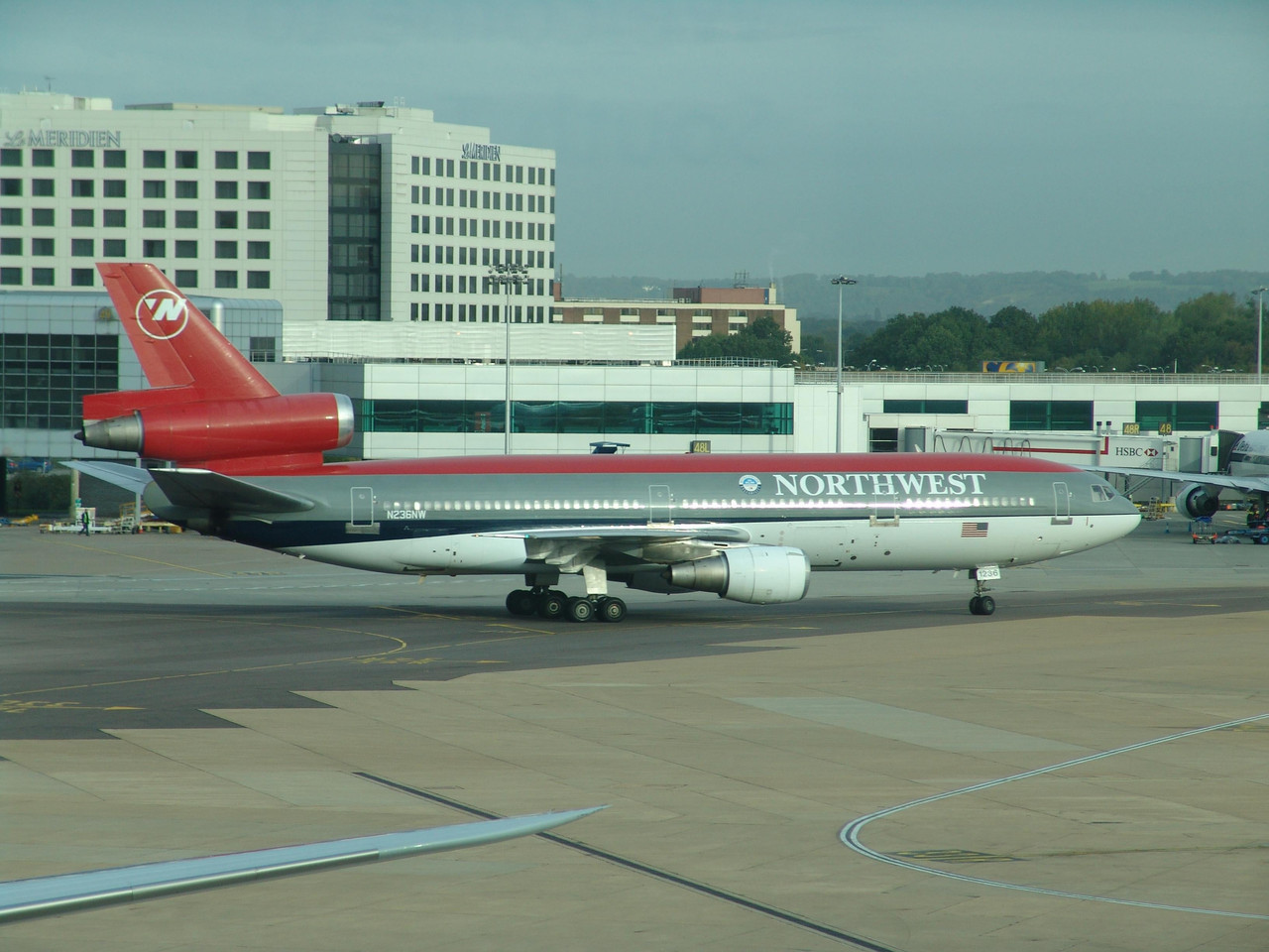 a northwest dc 10 i snapped at gatwick in 2004 v0 fiqk7yexiajf1