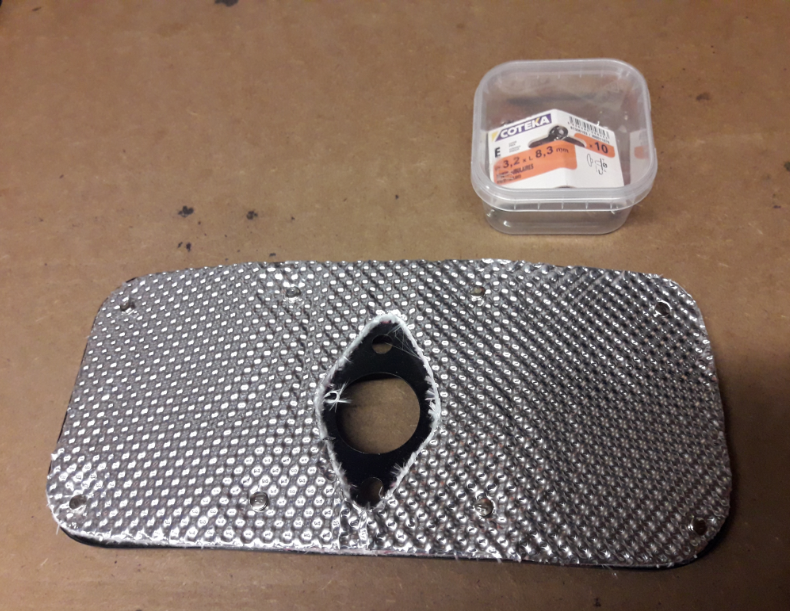 Plaque thermique carburateur.