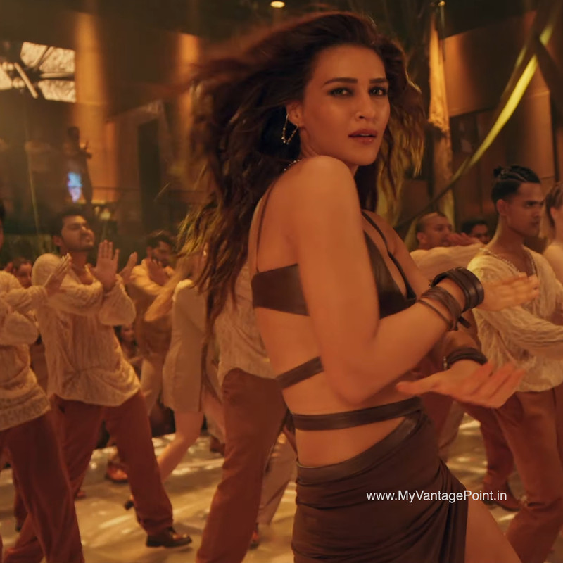 figure-of-kriti-sanon-in-hum-aaye-hai-song-from-ganapath-movie