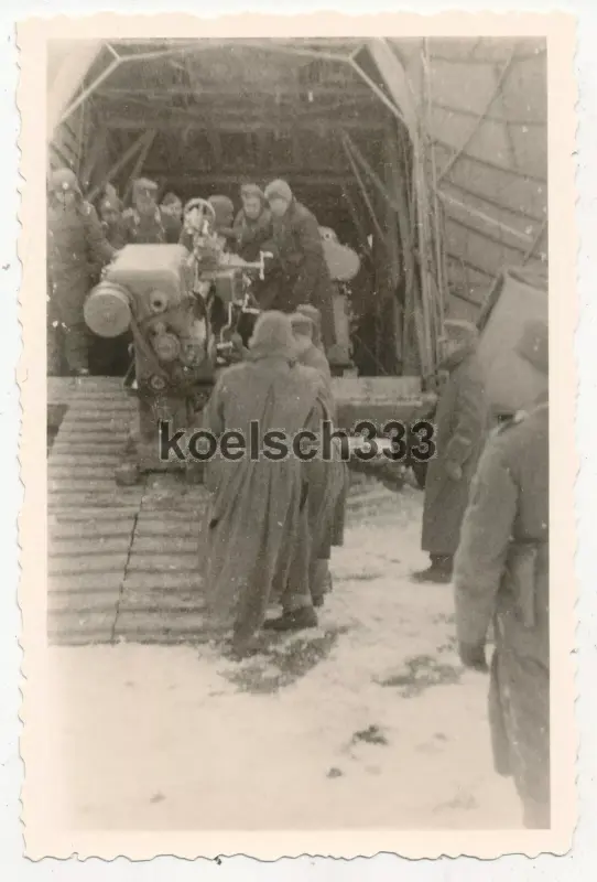 Foto Luftwaffe Transportgeschwader 5 T-Gerät für Afrika Korps in Me 323 Flugzeug (1)
