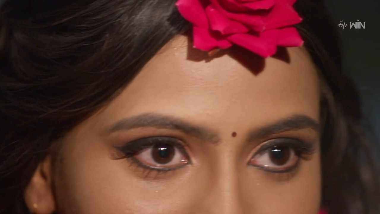 Sexy Telugu serial actress close navel and boobs show in sexy costume from a serial mp4 snapshot 01