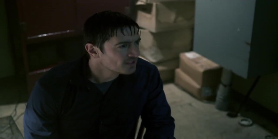 Extraction 2013 BluRay [Hindi + Tamil + English] 480p, 720p Screenshot
