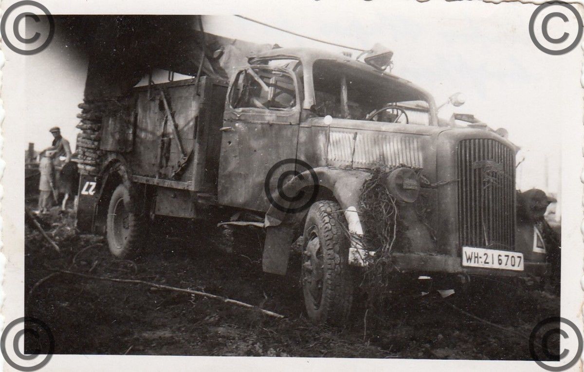 Foto 2. WK zerstörter LKW, Technik, Wehrmacht