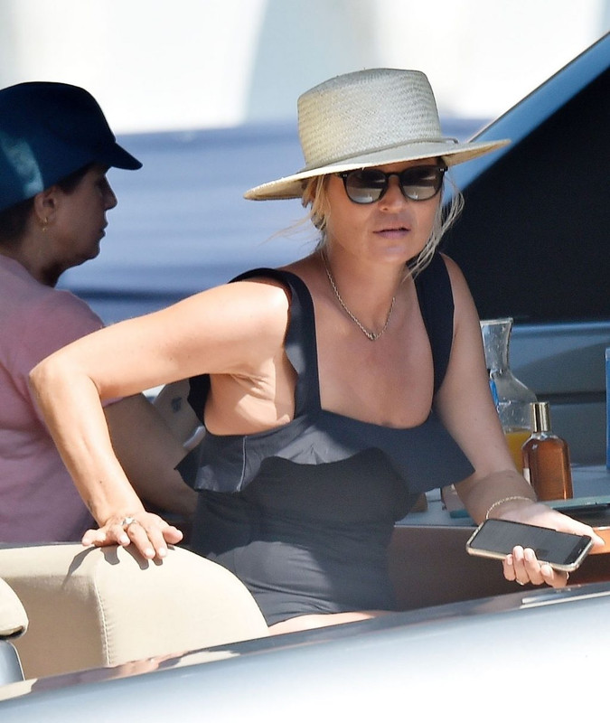 Kate-Moss-Sexy-The-Fappening-Blog-com-23-2-1024x1214