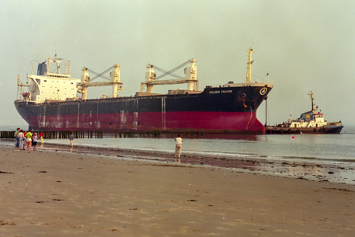 GOLDEN FALCON @ Vlissingen gestrand 27.07.1991 (2)
