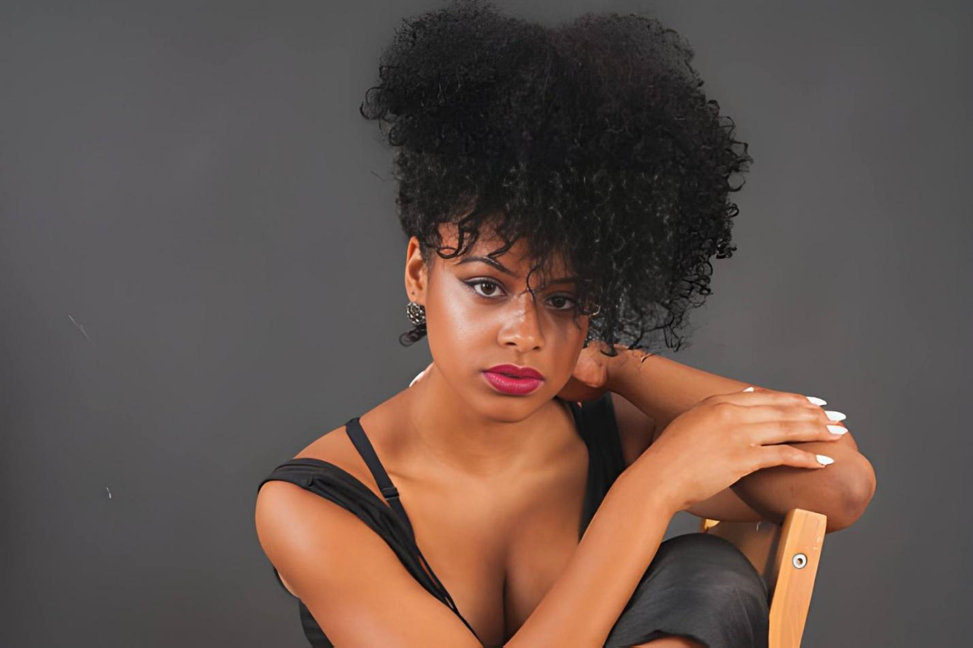 How to Style High-Quality Kinky Curly Human Hair Weave into Fashion-Week-Inspired Updos