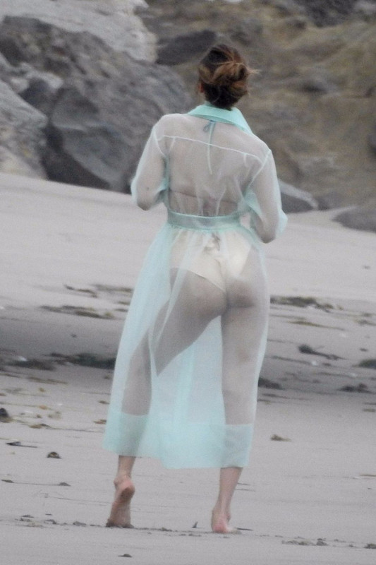 Bella-Hadid-See-Through-Nude-upskirtSTARS.com (3)