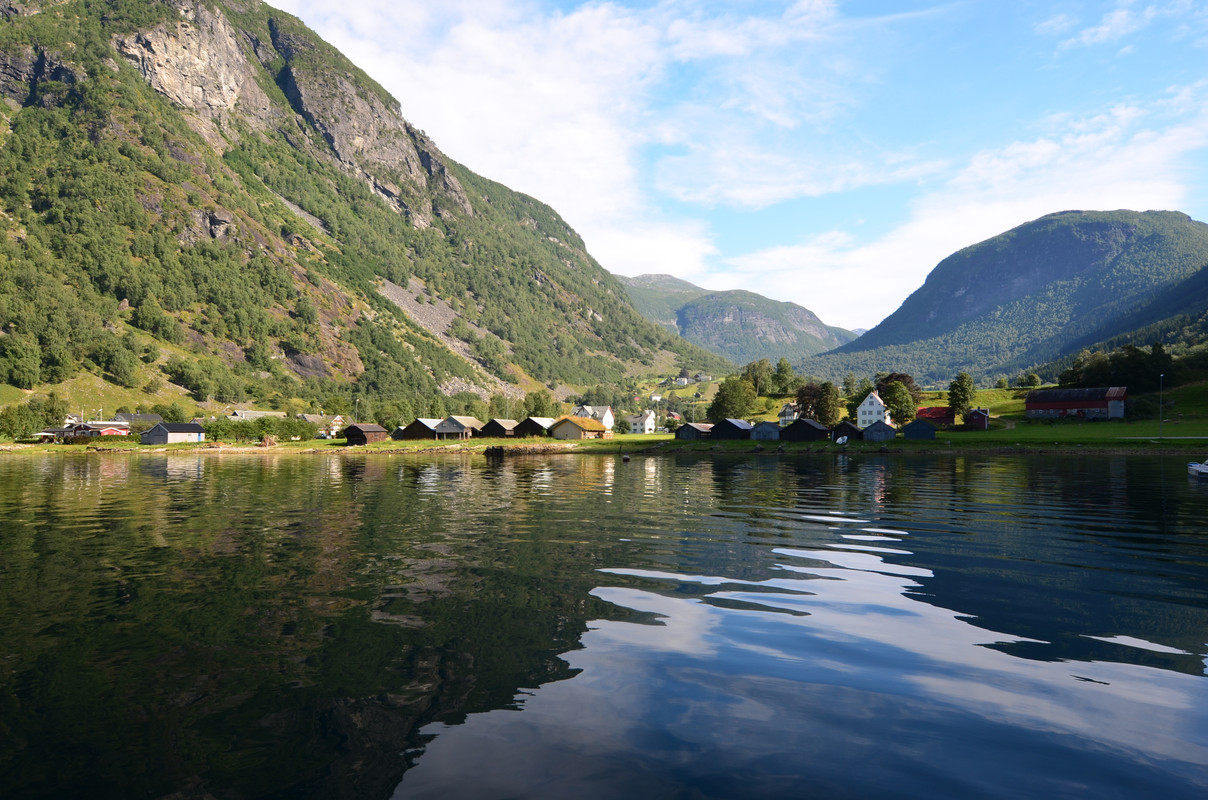 Noruega 10 días de cabañas y con niños - Blogs de Noruega - ETAPA 3- Geiranger- Granja de Herdalssetra (2)