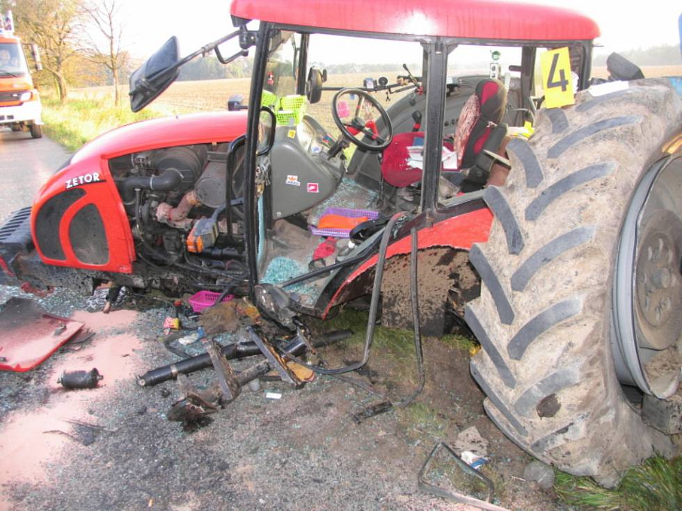 umonin-nehoda-traktor301014-04_galerie-980