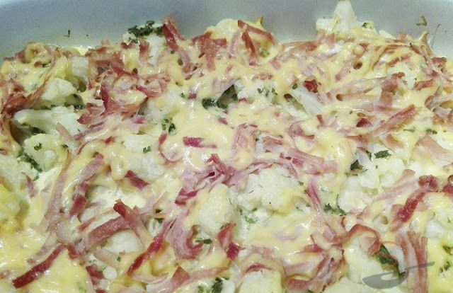 Blumenkohl mit Schinken und Käse überbacken Blumenkohl mit Schinken und Käse überbacken