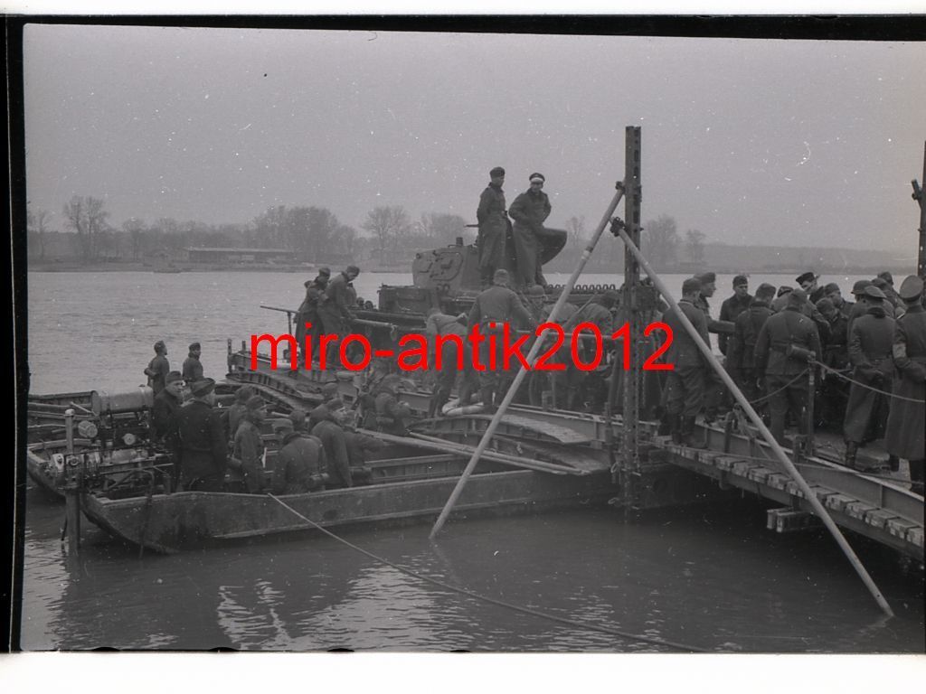 Panzer, Flussüberquerung mit Flossfähre, 3
