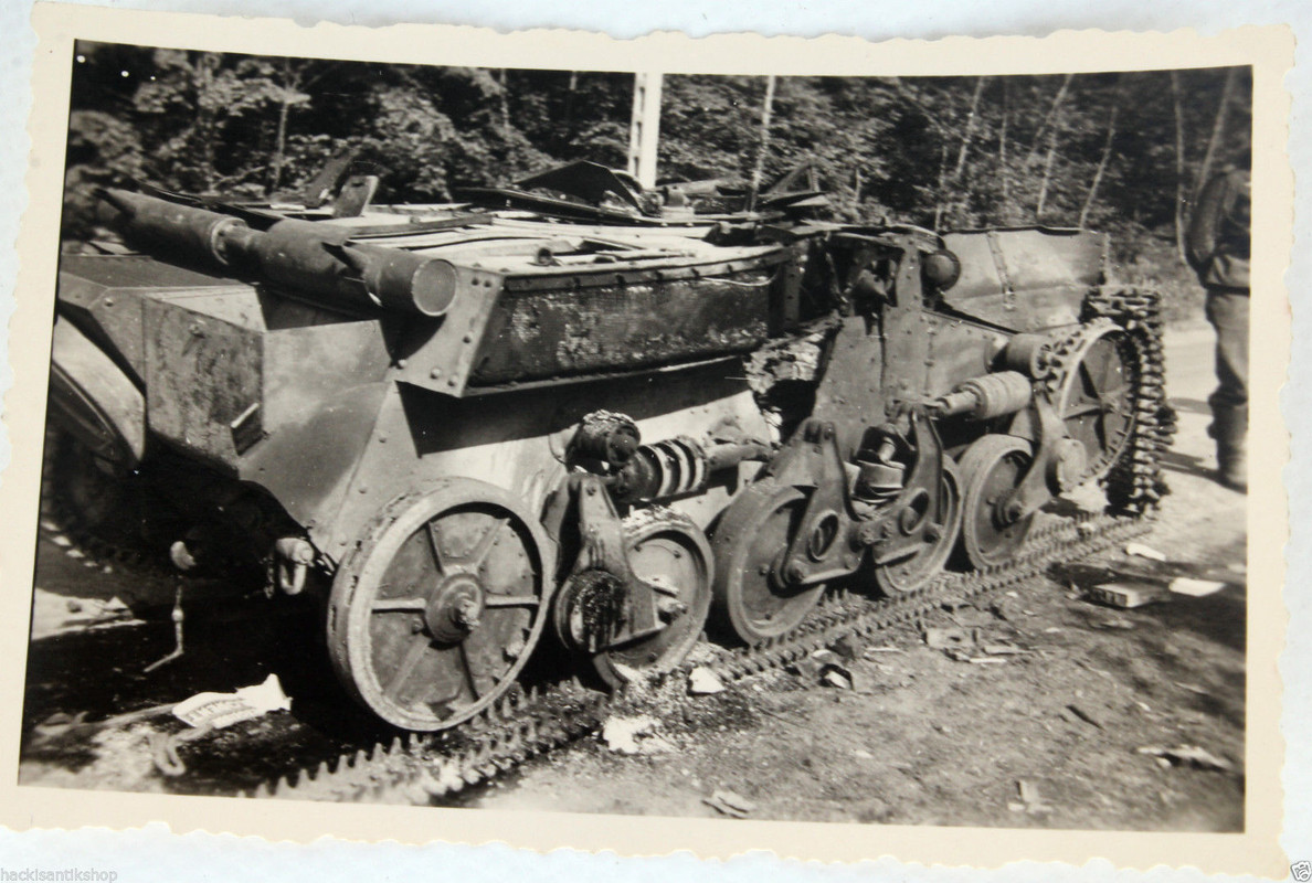 Original WK2 Foto zerstörter französischer Panze