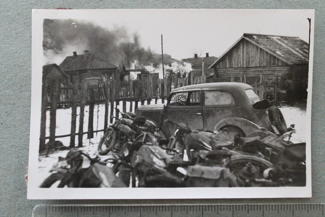combat Feuer Häuser PKW Motorräder Krad Polen Russland Feldzug