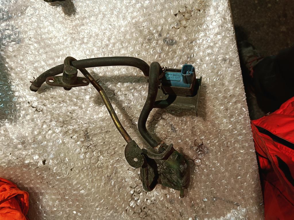 Клапан вакуумный (соленоид) с трубками