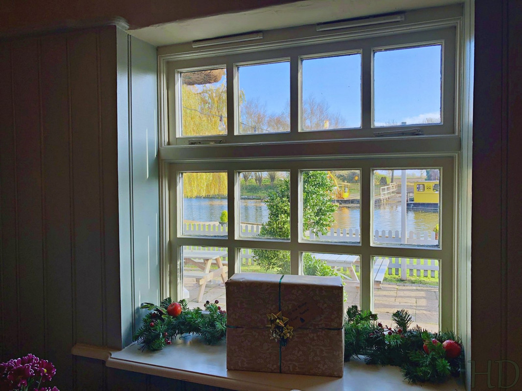 bridge-Xmas-window-HD.jpg