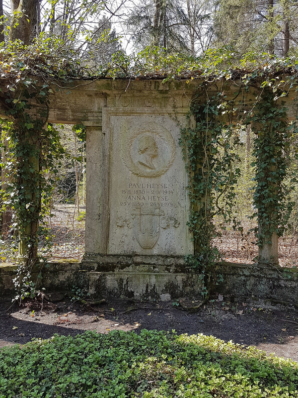 Grab-P-Heyse-Waldfriedhof-Mchn-2