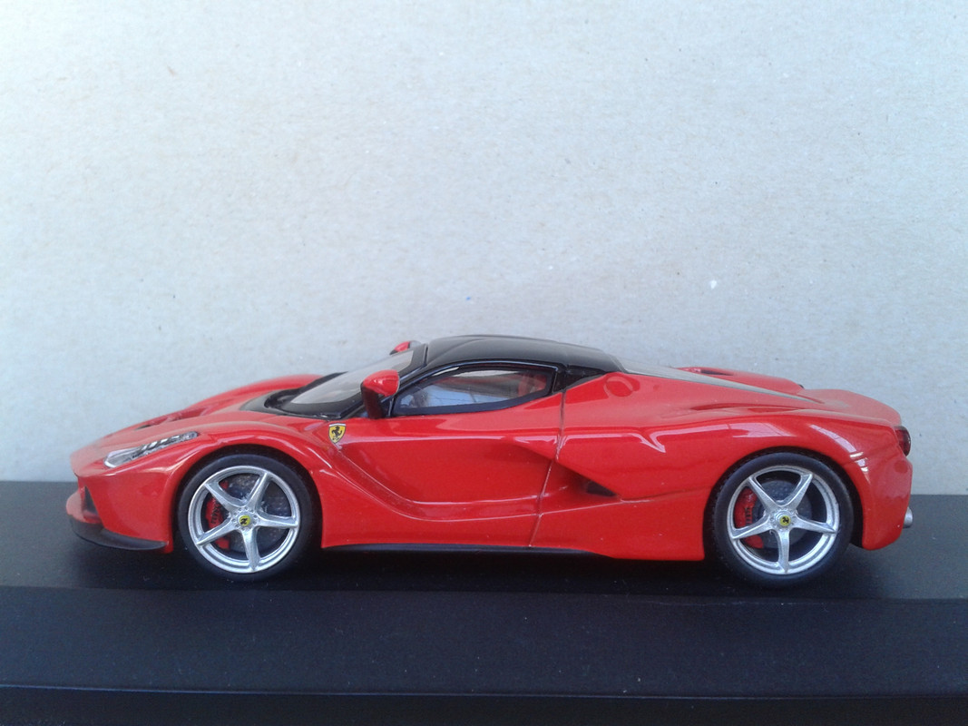 2013 Ferrari LaFerrari (Ixo-nº 2 Ferrari GT Collection). (11)
