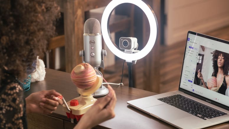 Cámara web Logitech StreamCam mostrando su calidad de video Full HD a 60 fps.