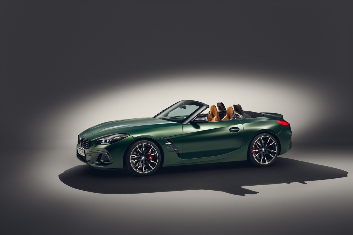 P90535779_highRes_the-bmw-z4-m40i-with