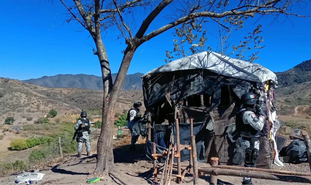 Golpe al narco de Jalisco: Desmantelan campamento y aseguran explosivos