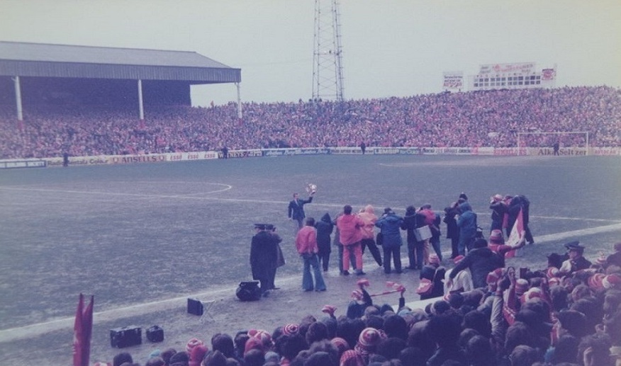 [Image: East-Stand-and-Bridgford-End-1978.jpg]