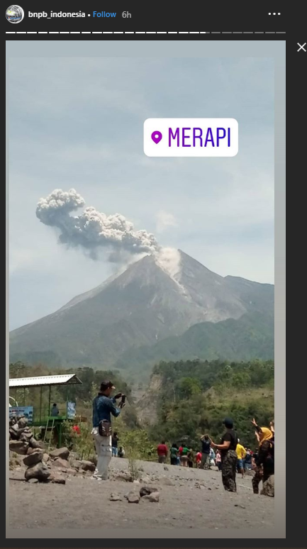 Gunung Merapi meletus