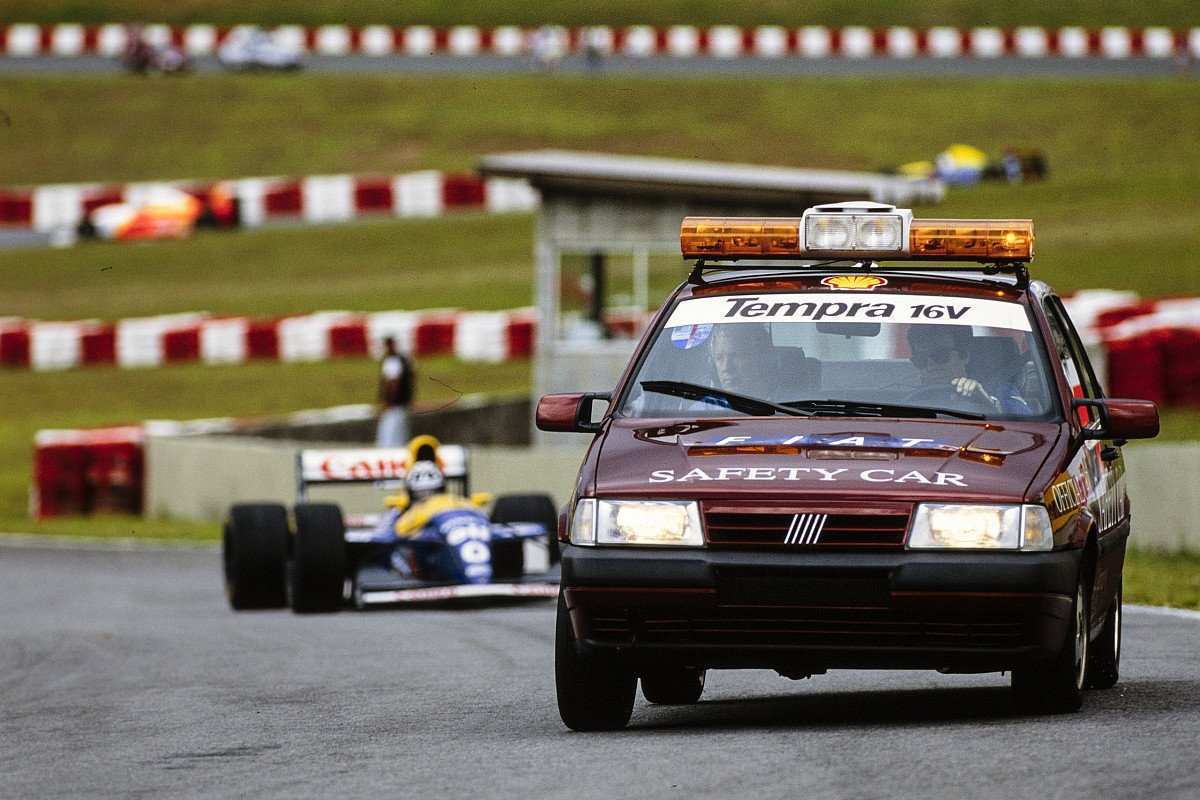 https://i.postimg.cc/50Ns6Xs0/u-https-metropolitanmagazine-it-wp-content-uploads-2020-10-fiat-tempra-storia-safety-car-f1-1.jpg