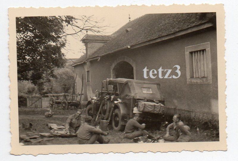 SDkfz PKW Kübel Soldaten Ausrüstung Lager Rast