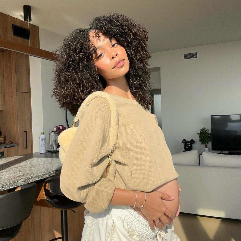 tajapickett posts 2023-12-02 16.00 C0Xrex7PpAy_1_6 405519077_367437802502961_5146462655233665205_n