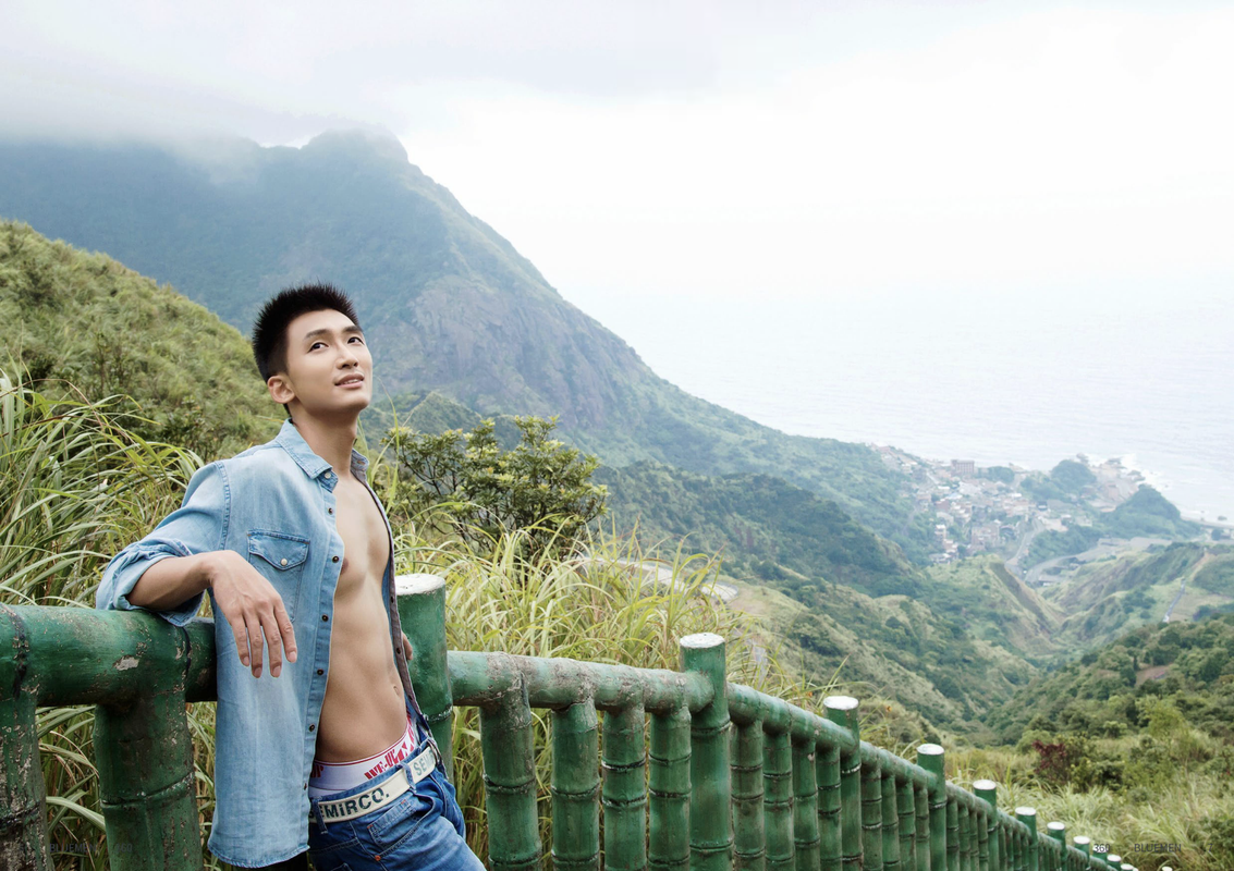 025