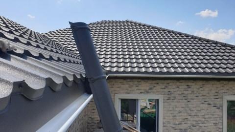 https://i.postimg.cc/50QtHpbR/metalroof2.jpg