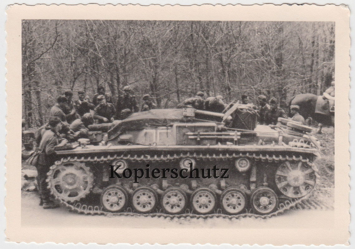 Wehrmacht Soldaten mit Panzer Sturmgeschütz Stug Balkenkreuz