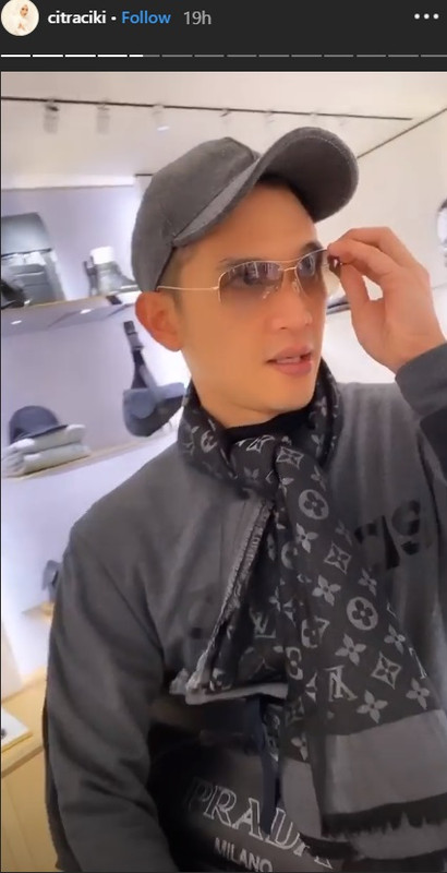 Rezky Aditya sempat kehilangan kacamata favoritnya saat di Italia