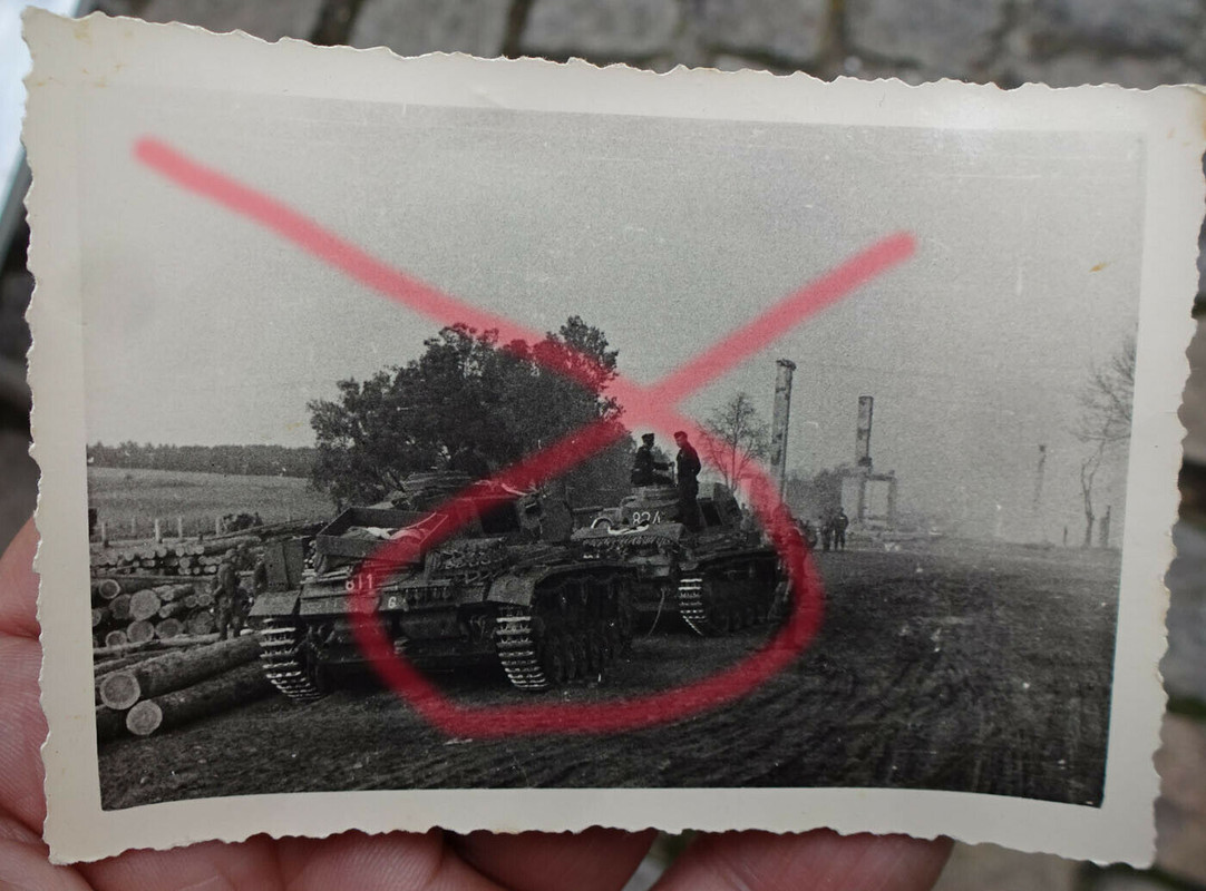 original Foto Panzer III 2 Stück mit Fliegersichtzeichen II