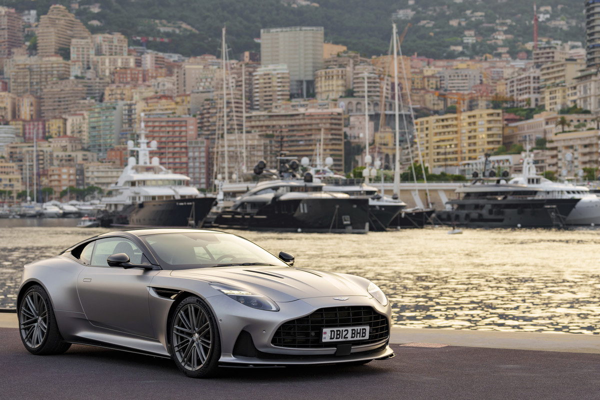 AstonMartinDB12_Static