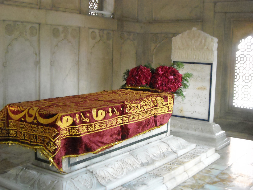 Grave-of-Muhammad-Iqbal