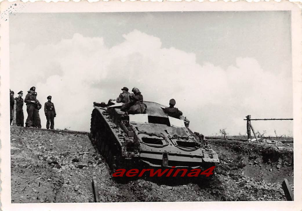 Franz. Frau Ausfahrt Sturmgeschütz III bei Somai