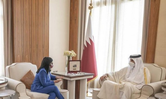 Delcy Rodríguez, y el emir de Qatar, jeque Tamim bin Hamad Al-Thani