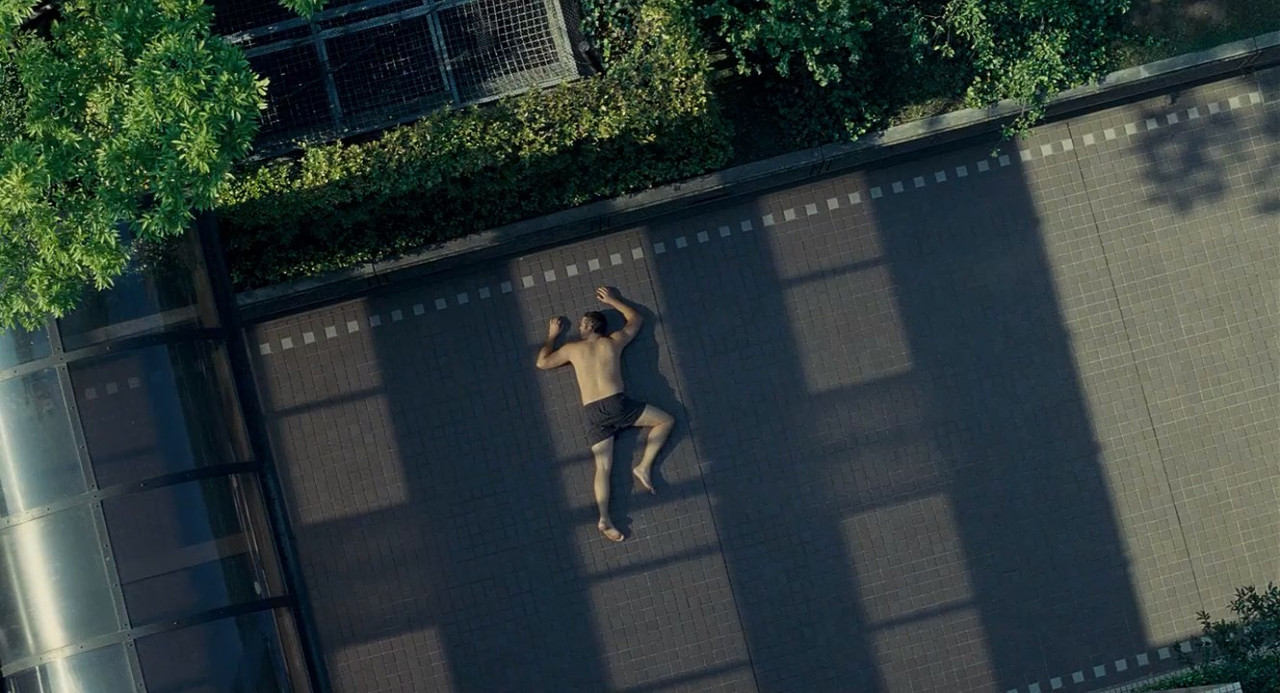 Shutter 2008 BluRay [Hindi + English] 480p, 720p ESub Screenshot