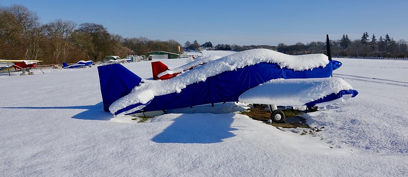 blueairplanesnow.jpg
