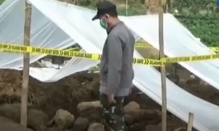 Situs purbakala yang diduga peninggalan Kerajaan Singosari ditemukan di lereng Gunung Bromo.