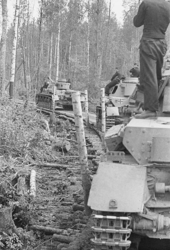 Des blindés Panzer III et Panzer IV.2