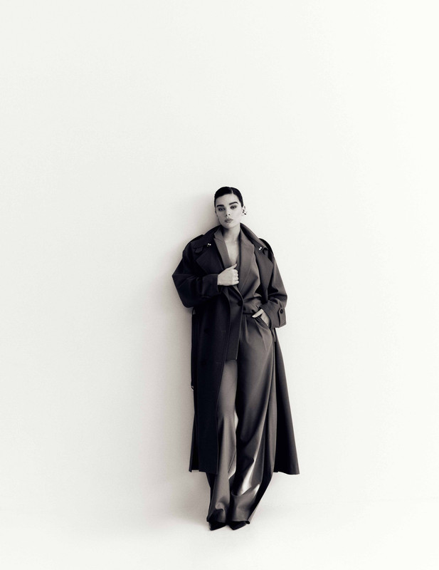 67d21d6fdc16010e0b8cf909-197-FLAUNT-MAGAZINE-RHYTHM-IS-A-DANCER-HAILEE-STEINFELD3.jpg