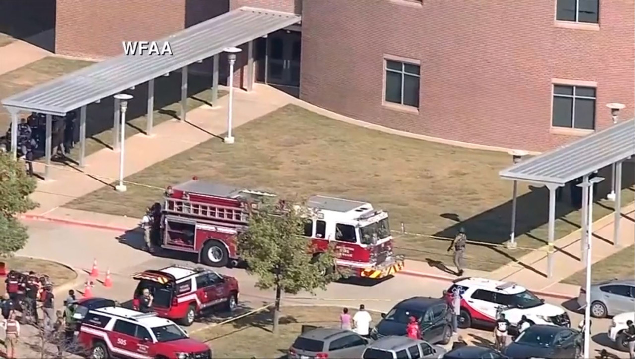 Texas registra tiroteo en preparatoria de Arlington, reportan tres heridos