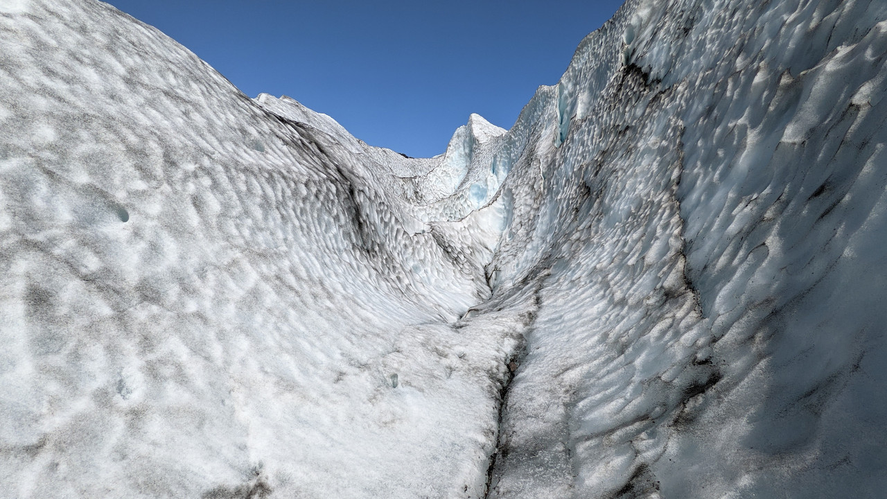 Sur y este: Hielo y sol - Iceland, Las fuerzas de la naturaleza (2021) (37)