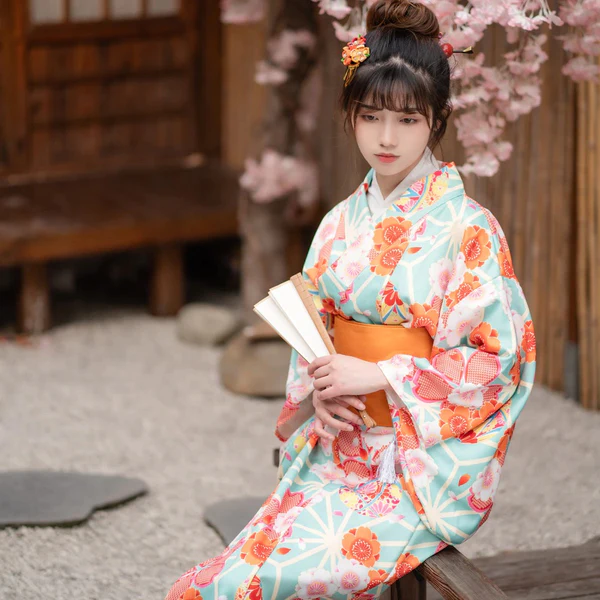 https://i.postimg.cc/50dqWBXf/kimono-japonais-traditionnel-kimono-for-main-0-600x.webp