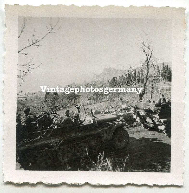 Foto WH Halbkette mit Zwillingssockel MG Schützenpanzerwagen Panzer SdKfz