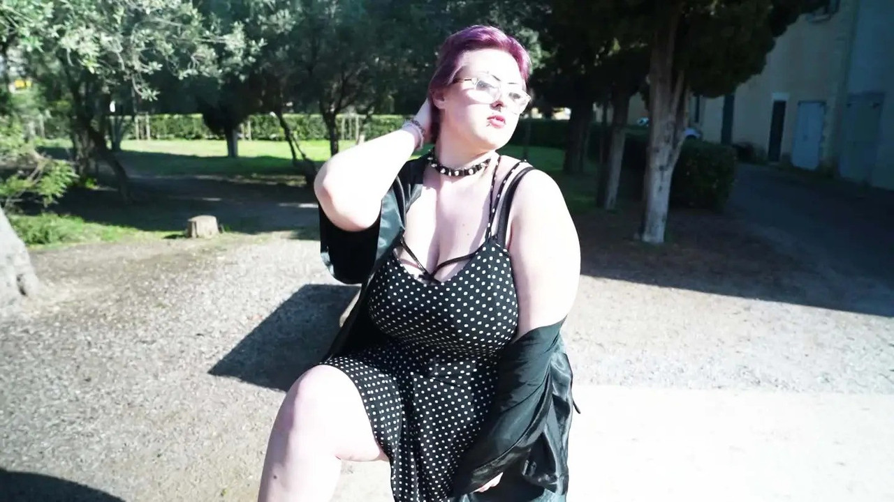 JacquieEtMichelTV 25 03 12 Succubus, Lilith 20 years old also gets naughty with women