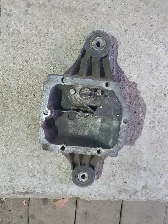 Кронштейн крепления редуктора заднего моста