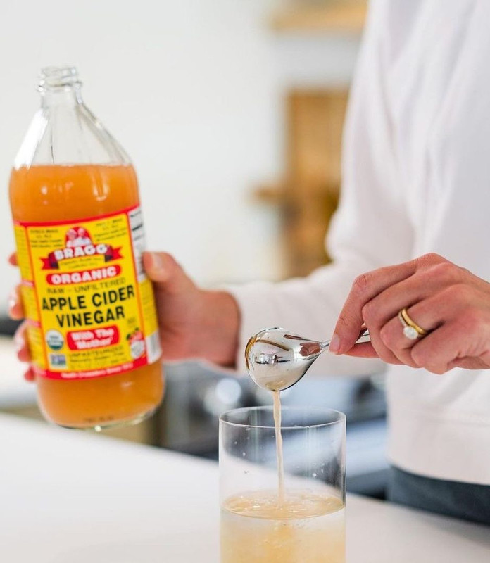 Apple cider vinegar for natural hair bleaching